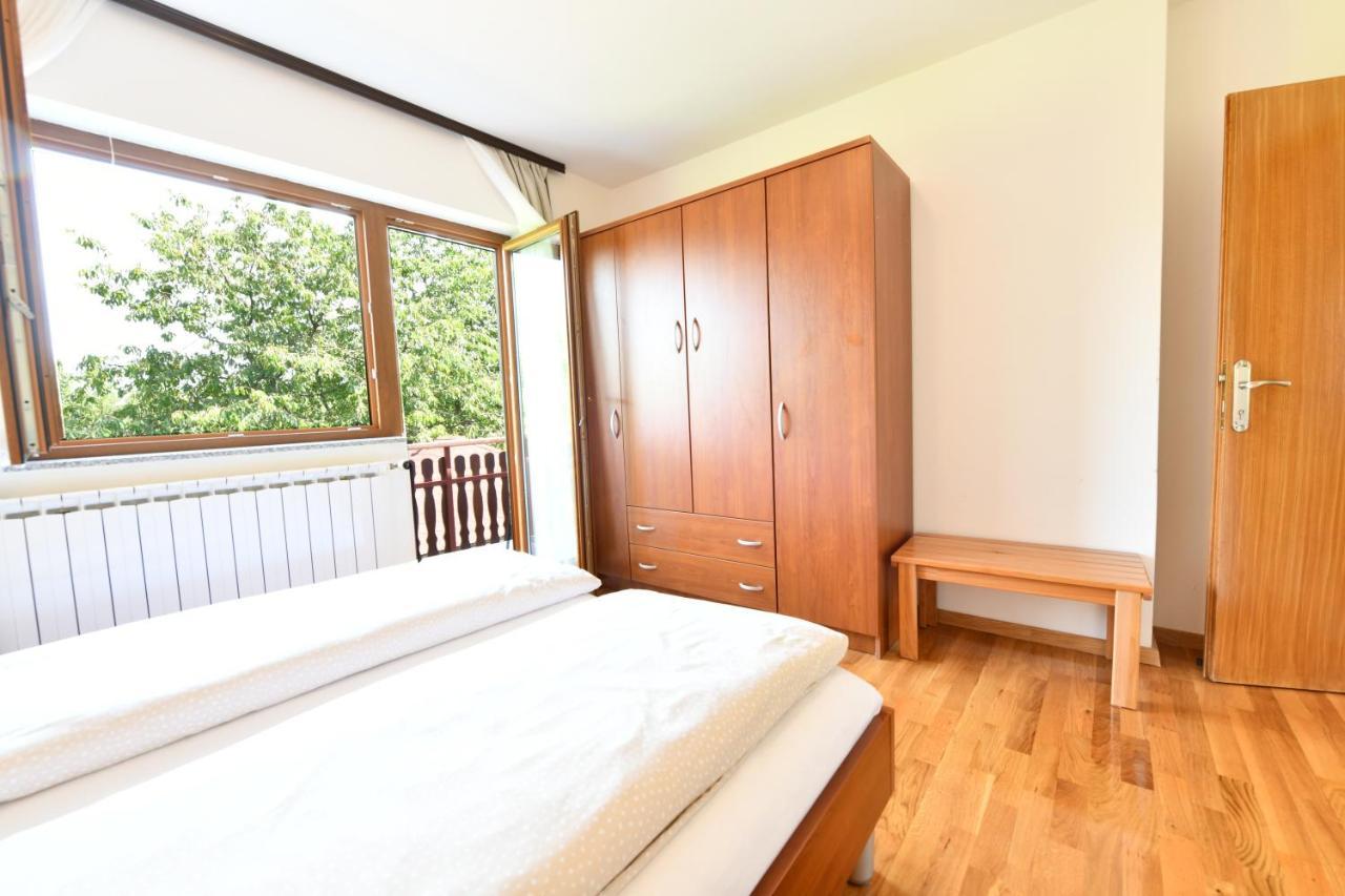 Apartment And Rooms Ivancica Селиште-Дрежничко Экстерьер фото