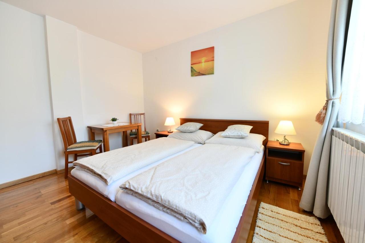 Apartment And Rooms Ivancica Селиште-Дрежничко Экстерьер фото